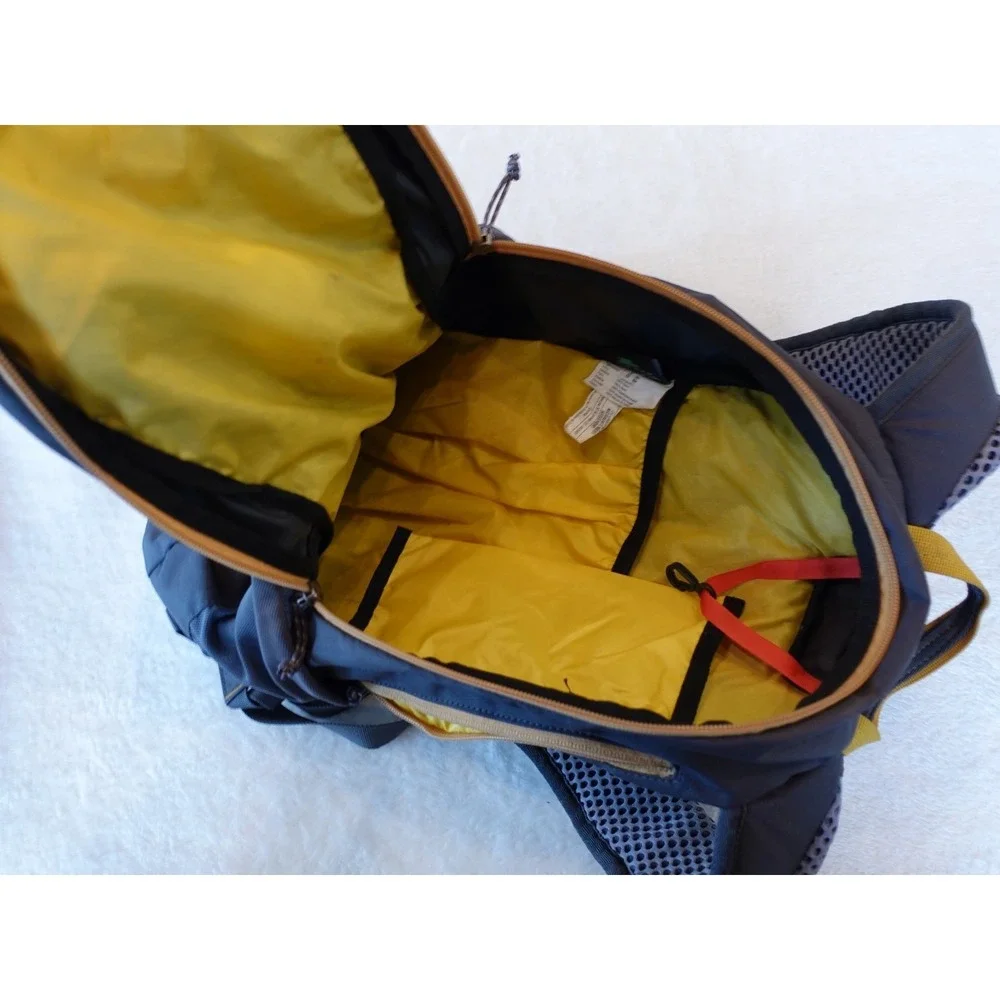 Mountainsmith Clear Creek 18L Hiking Camping School Work Laptop Daypack Backpack